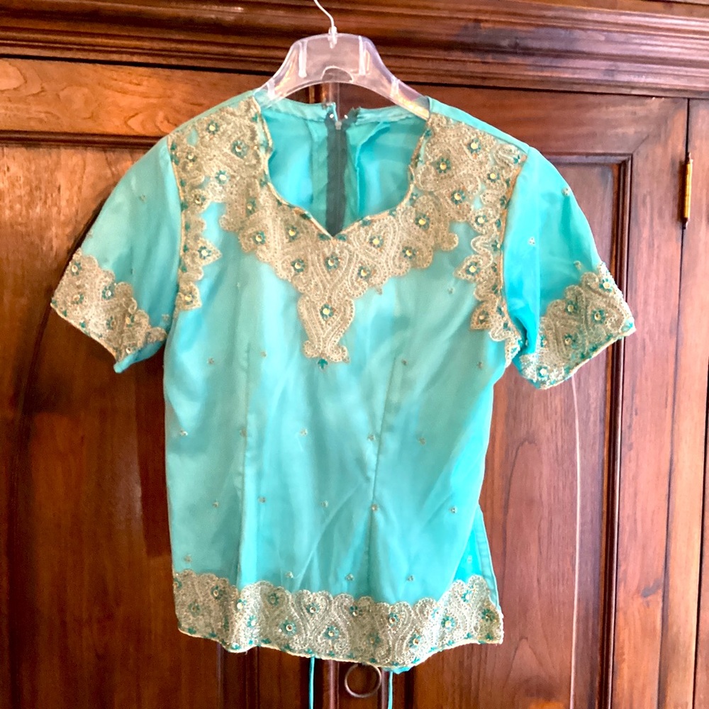 Very detailed fitted top